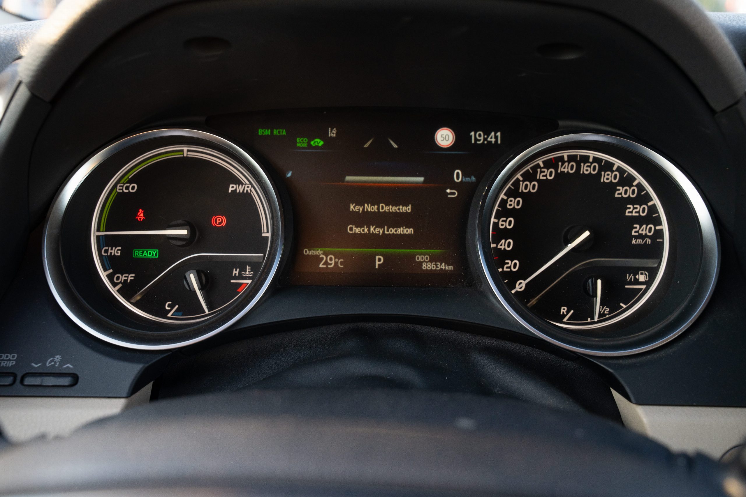 Toyota Camry 2.5 Hybrid Dynamic E-CVT (2022)