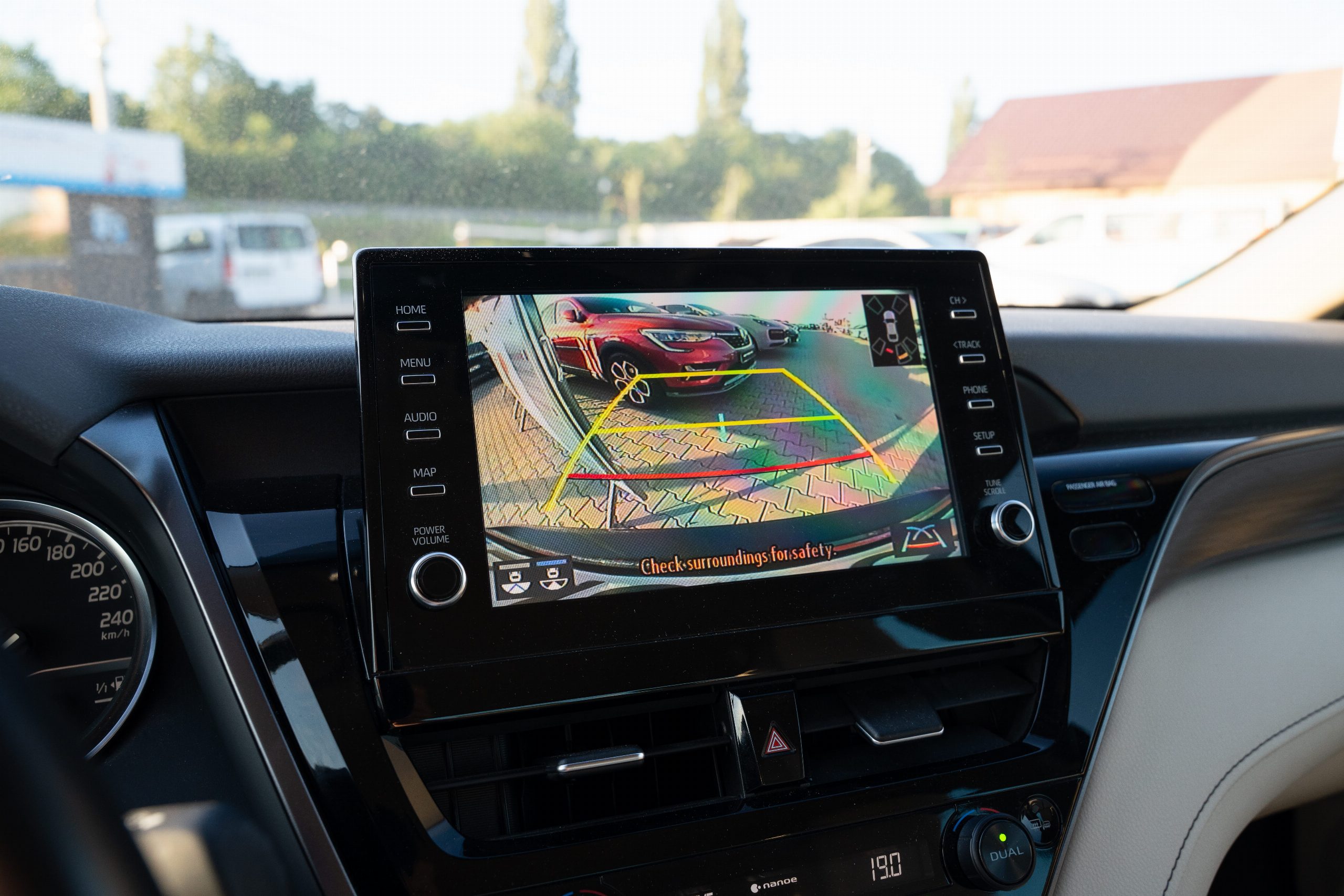 Toyota Camry 2.5 Hybrid Dynamic E-CVT (2022)
